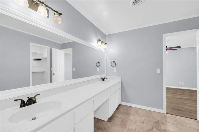 2315 S 17Th Street, Rogers, AR 72758