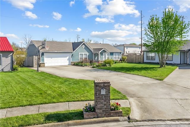 2315 S 17Th Street, Rogers, AR 72758