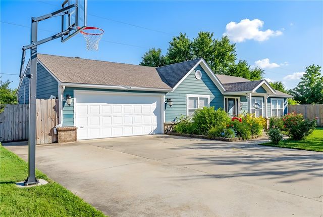 2315 S 17Th Street, Rogers, AR 72758