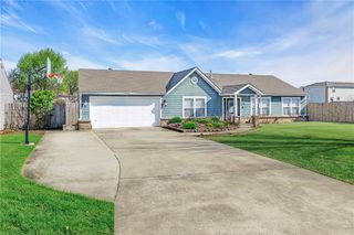 2315 S 17Th Street, Rogers, AR 72758
