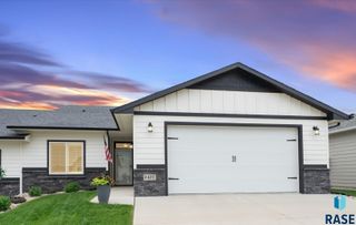 5402 S Bahnson Ave, Sioux Falls, SD 57108