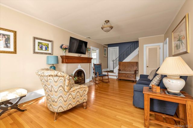 51 Huntington Avenue, Lynbrook, NY 11563