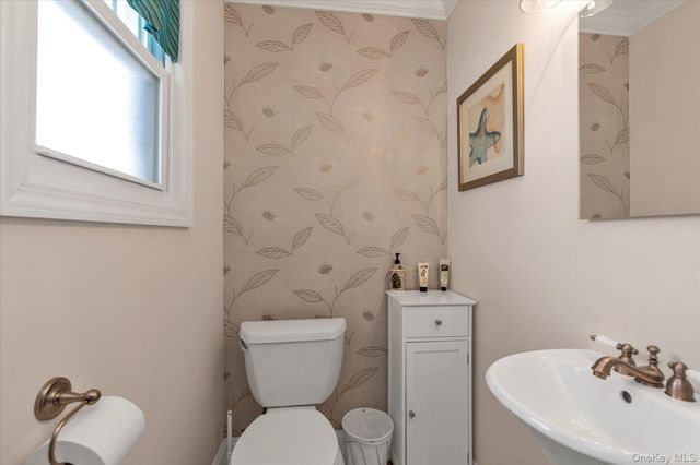 51 Huntington Avenue, Lynbrook, NY 11563