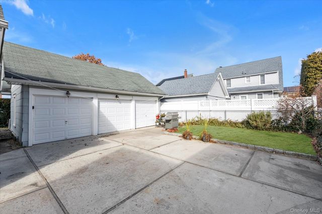 51 Huntington Avenue, Lynbrook, NY 11563