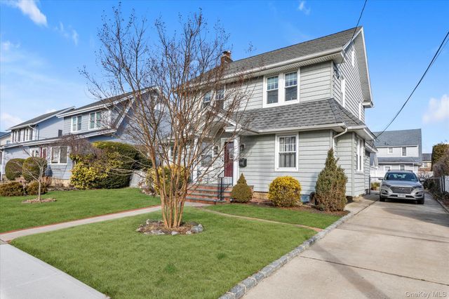 51 Huntington Avenue, Lynbrook, NY 11563