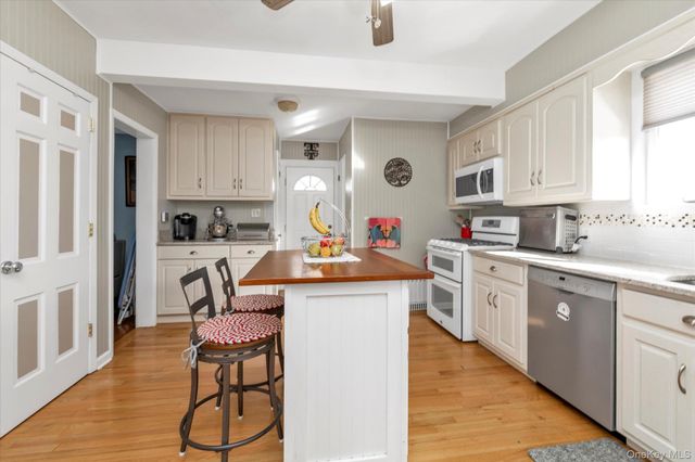 51 Huntington Avenue, Lynbrook, NY 11563