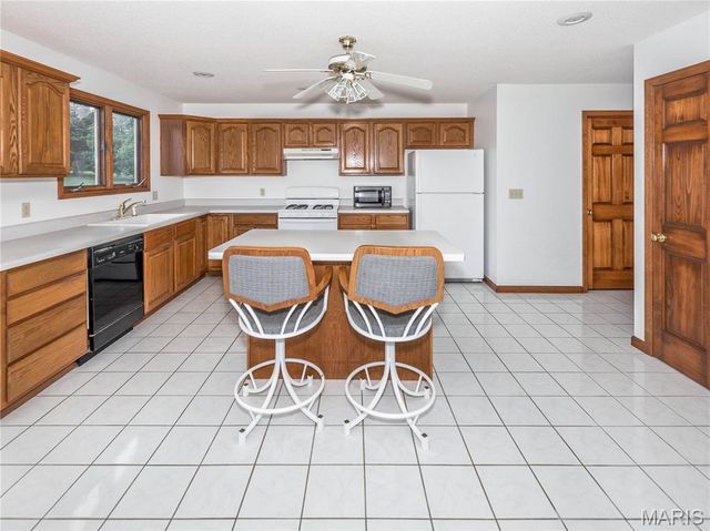 1759 Fountainbleu Drive, Worden, IL 62097