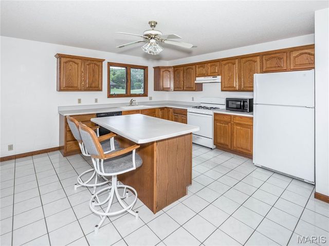 1759 Fountainbleu Drive, Worden, IL 62097