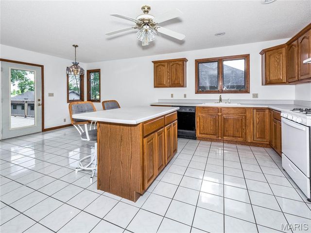 1759 Fountainbleu Drive, Worden, IL 62097