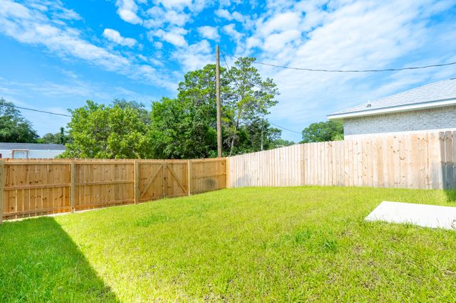 132 2nd Avenue, Shalimar, FL 32579