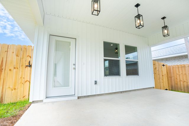 132 2nd Avenue, Shalimar, FL 32579