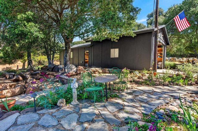 24185 Wildwood Glen Lane, Alpine, CA 91901
