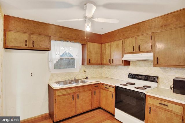 490 SUE DR, Hummelstown, PA 17036