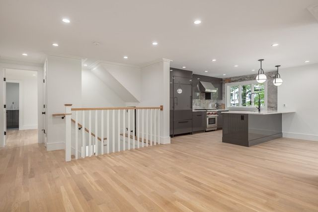 67 Eliot St 1, Brookline, MA 02467