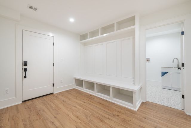 67 Eliot St 1, Brookline, MA 02467