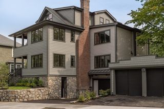 67 Eliot St 1, Brookline, MA 02467