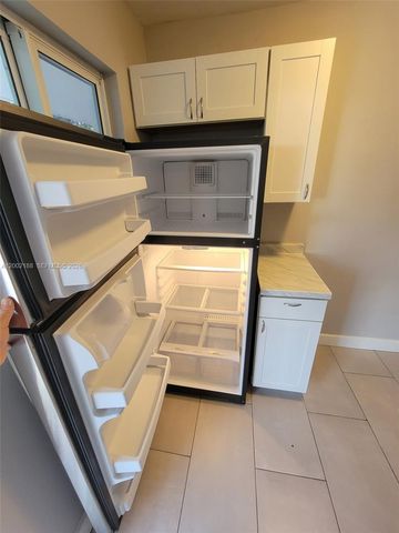 1140 NW 1st Pl 4, Miami, FL 33136