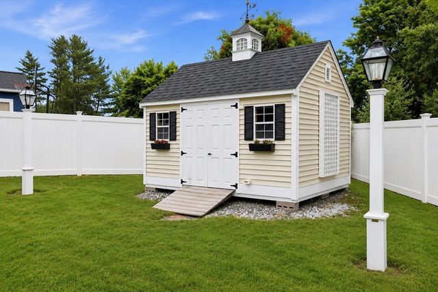 15 Riverside Ct, Norwood, MA 02062