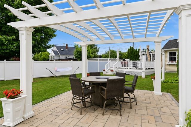 15 Riverside Ct, Norwood, MA 02062