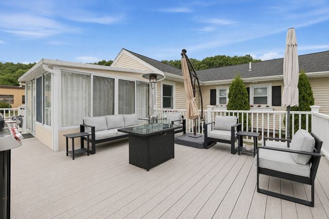15 Riverside Ct, Norwood, MA 02062