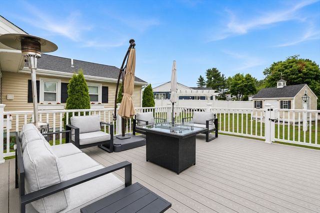 15 Riverside Ct, Norwood, MA 02062