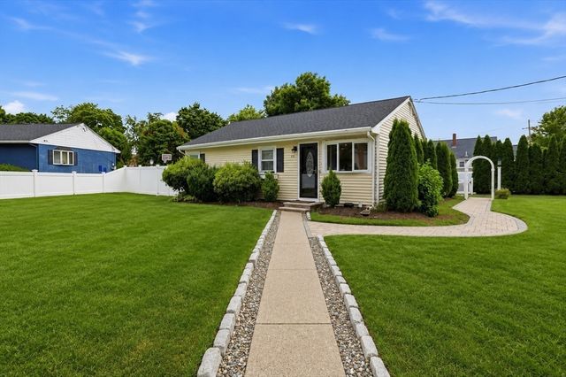 15 Riverside Ct, Norwood, MA 02062