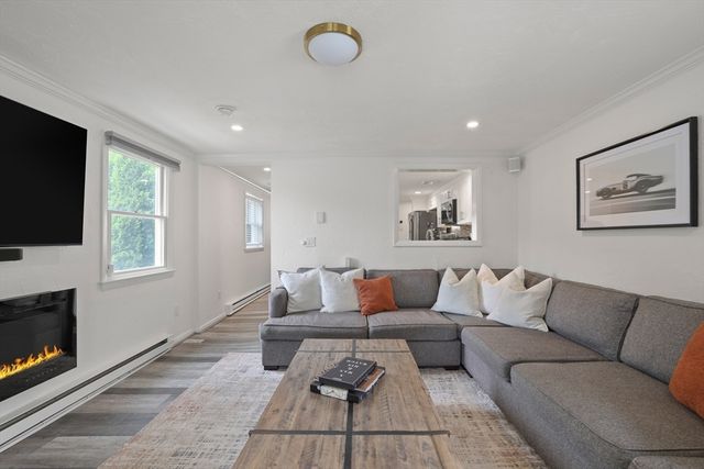 15 Riverside Ct, Norwood, MA 02062