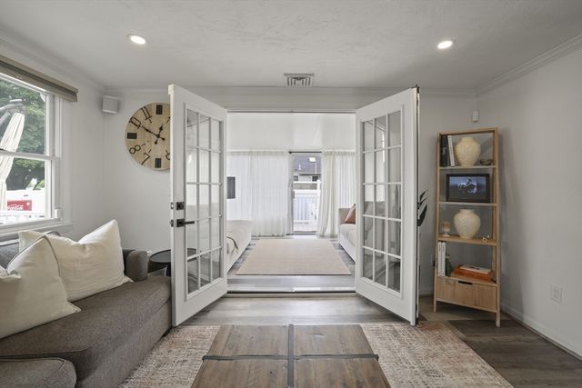 15 Riverside Ct, Norwood, MA 02062