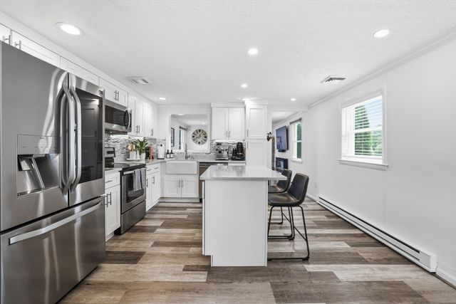 15 Riverside Ct, Norwood, MA 02062