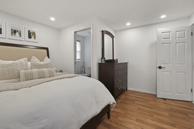 15 Riverside Ct, Norwood, MA 02062
