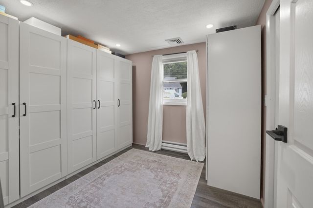 15 Riverside Ct, Norwood, MA 02062