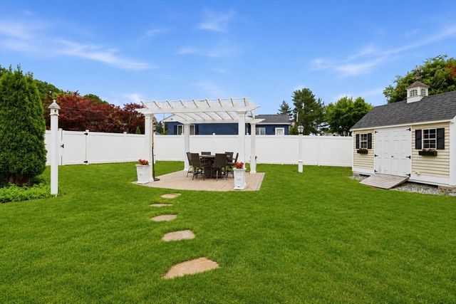 15 Riverside Ct, Norwood, MA 02062