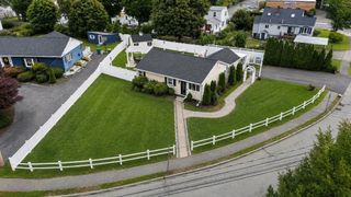 15 Riverside Ct, Norwood, MA 02062