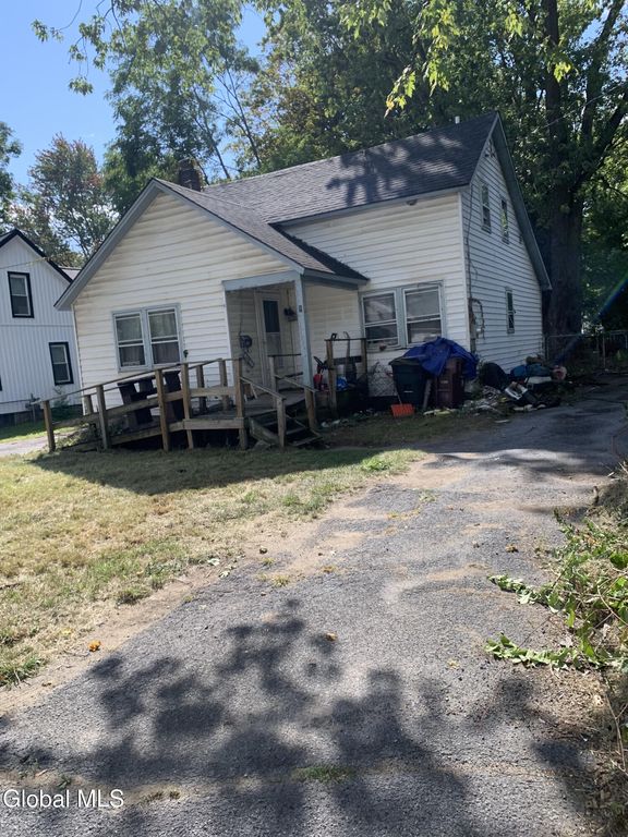 9 Quarry Crossing Road, Queensbury, NY 12804