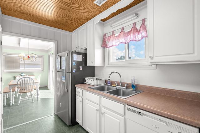 308 54th Ave. N, North Myrtle Beach, SC 29582