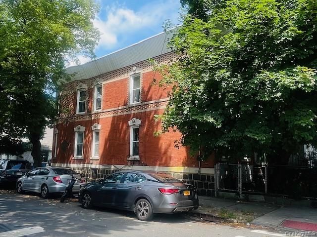 8692 102nd Street, Richmond Hill, NY 11418