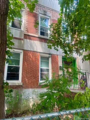 8692 102nd Street, Richmond Hill, NY 11418