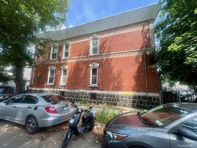 8692 102nd Street, Richmond Hill, NY 11418