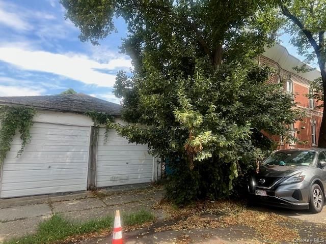 8692 102nd Street, Richmond Hill, NY 11418