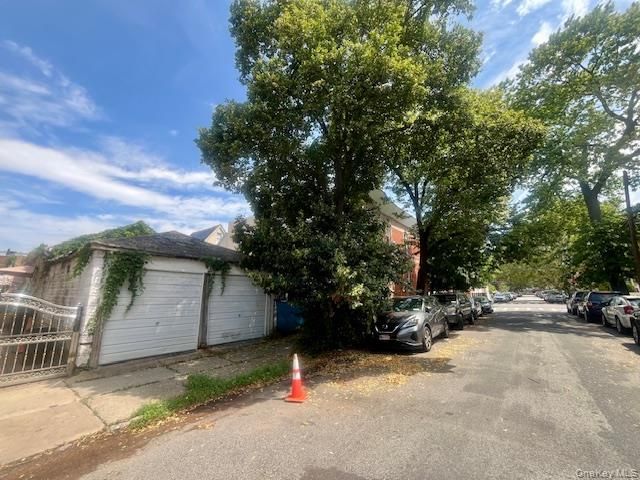 8692 102nd Street, Richmond Hill, NY 11418