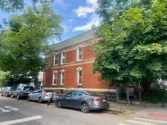 8692 102nd Street, Richmond Hill, NY 11418