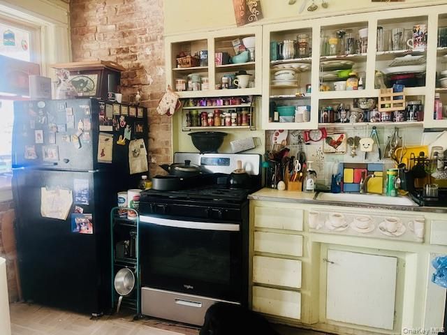 8692 102nd Street, Richmond Hill, NY 11418