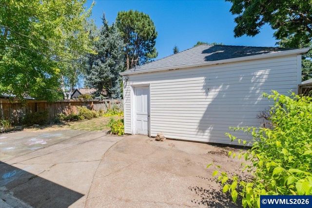 350 19th St NE, Salem, OR 97301