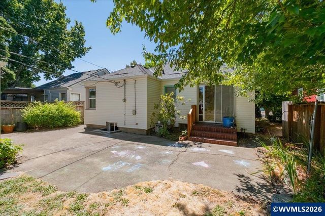 350 19th St NE, Salem, OR 97301