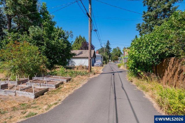 350 19th St NE, Salem, OR 97301