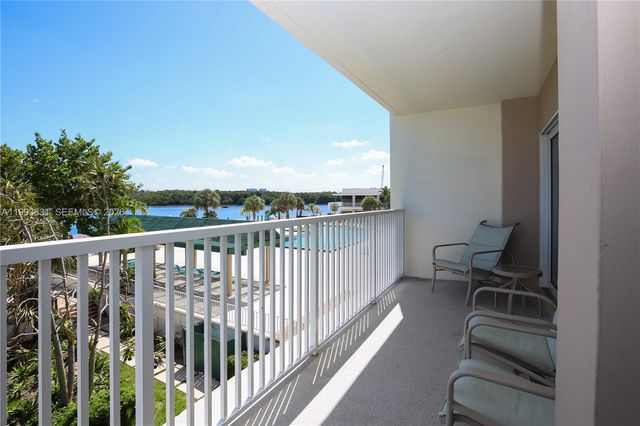 300 Bayview Drive 216, Sunny Isles Beach, FL 33160
