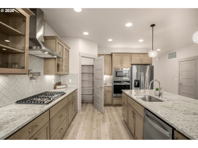 765 N 34TH Ter, Cornelius, OR 97124