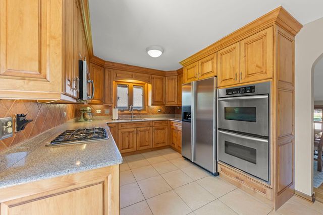 1825 Northbridge Place, Downers Grove, IL 60516