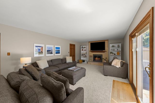 1825 Northbridge Place, Downers Grove, IL 60516