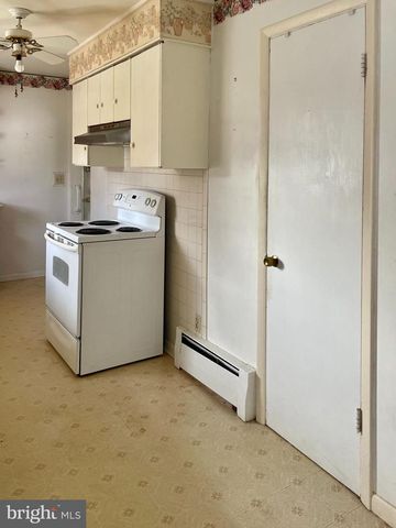 326 SCHOOL ST, Romney, WV 26757